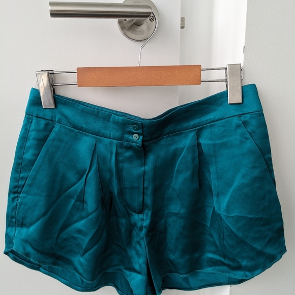 ARITZIA - Babaton Dillon Shorts - Picture 3 of 3